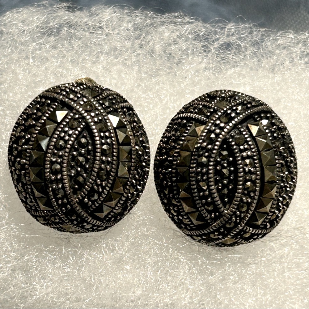 Pair 925 KTHAI STERLING SILVER MARCASITE OVAL DOME EARRINGS WOVEN CURVES PATTERN
